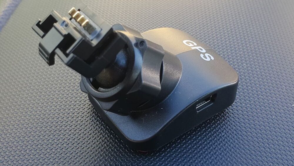 jakie mocowanie do kamery samochodowej najlepsze